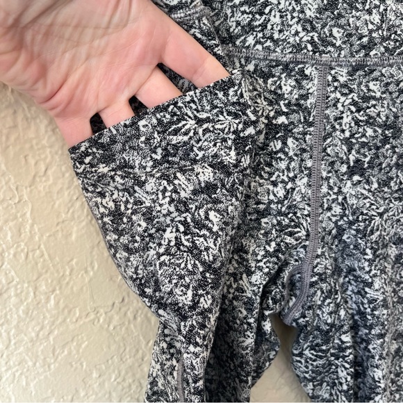 Athleta Salutation Stash Pocket II 7/8 Tight Size Small - Picture 5 of 11